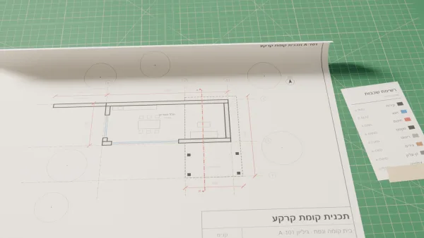 פלוט CAD של תכנית קומה בצבעי שכבות, ולידו רשימת השכבות של הקובץ